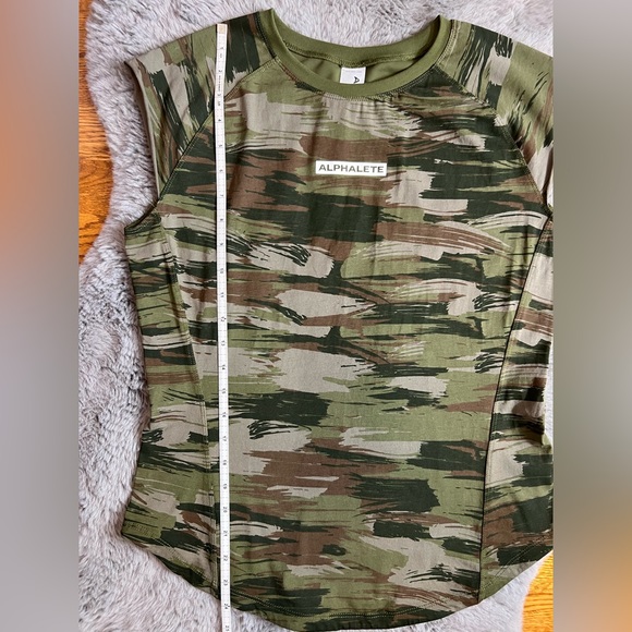 Alphalete Camo Velocity Short Sleeve T-Shirt - Picture 10 of 13